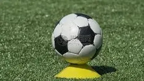 《电讯报独家：萨拉赫引沙特豪门争抢，亿万豪购战一触即发！》